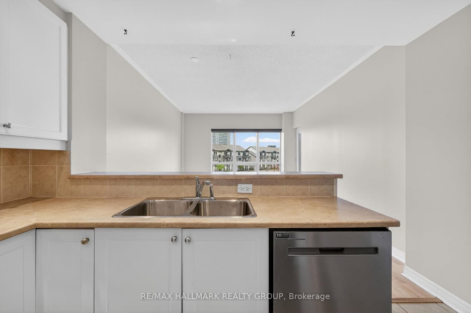 1005 Beauparc Private, Unit 301 thumbnail 26