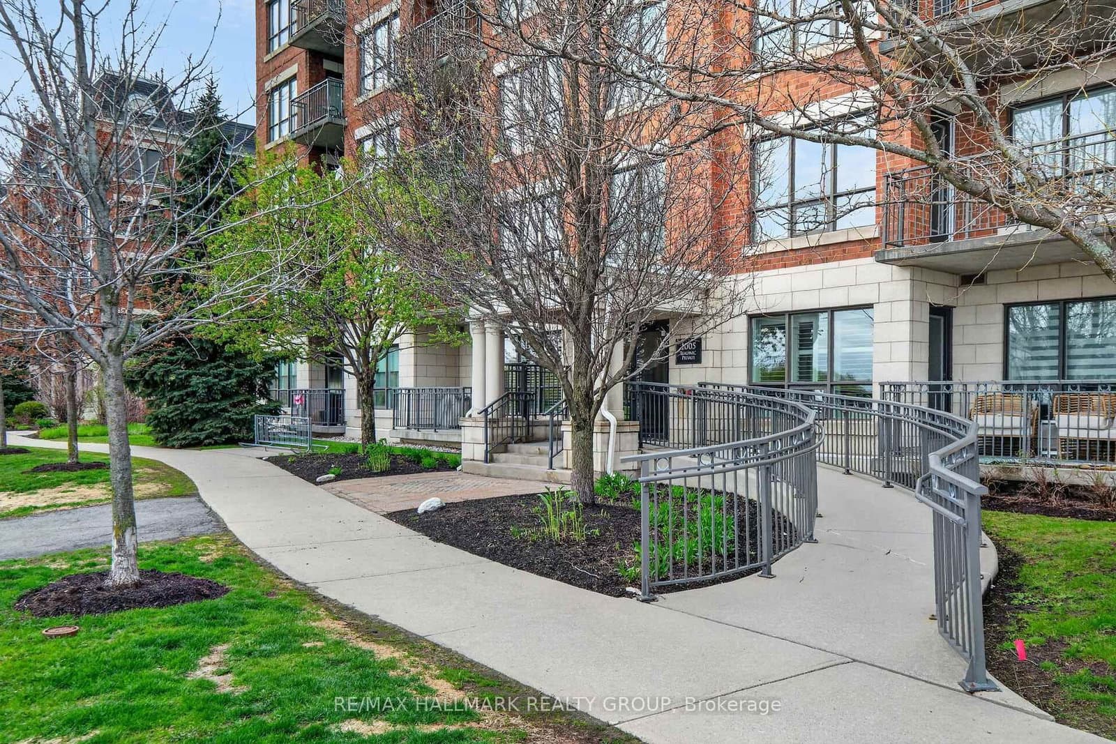 1005 Beauparc Private, Unit 301 thumbnail 3
