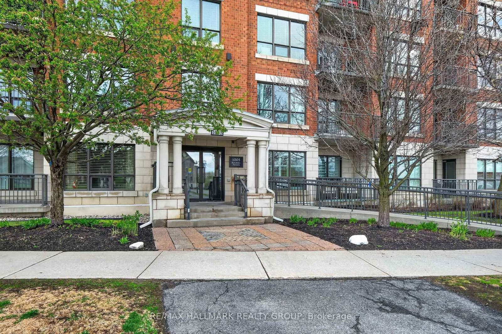 1005 Beauparc Private, Unit 301 thumbnail 4