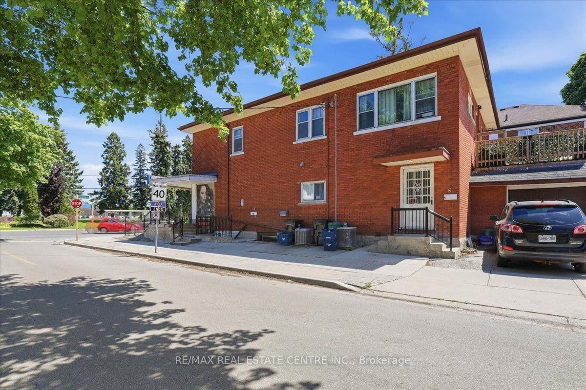 744 Queen Street S thumbnail 10