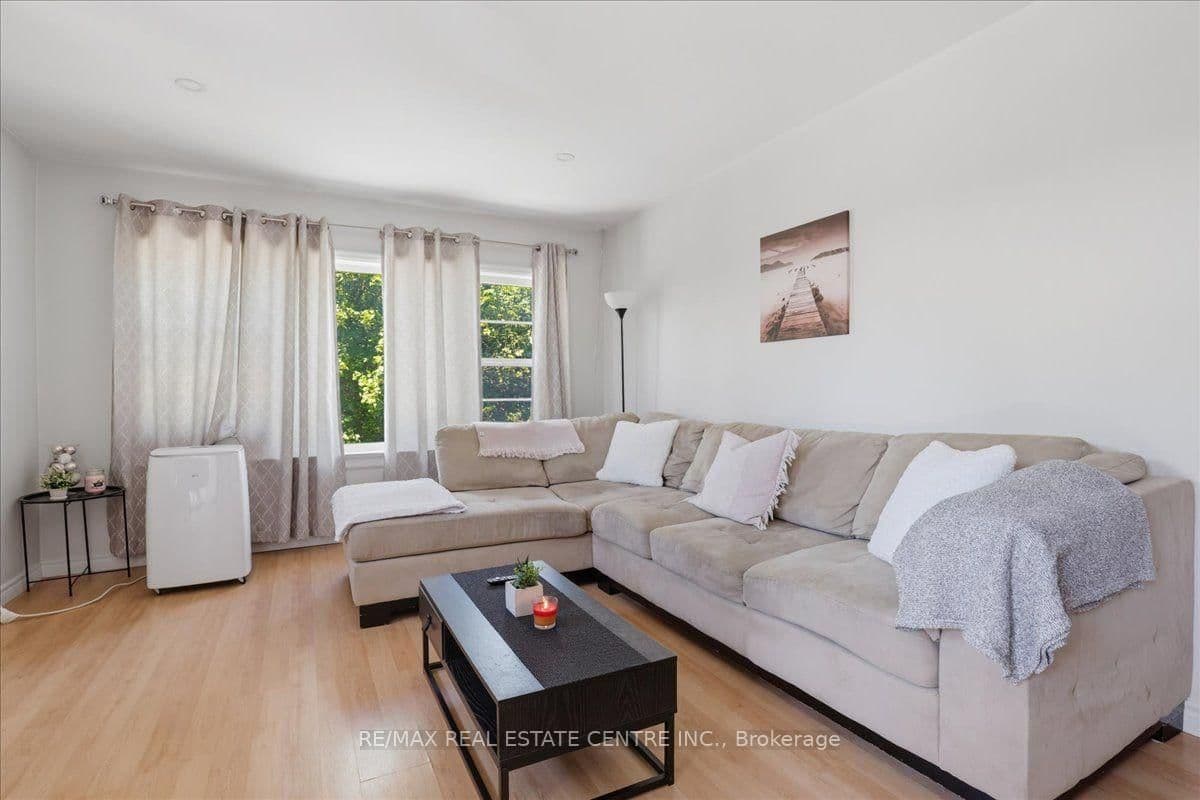 744 Queen Street S thumbnail 17