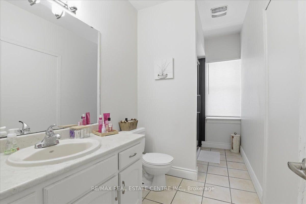 744 Queen Street S thumbnail 20