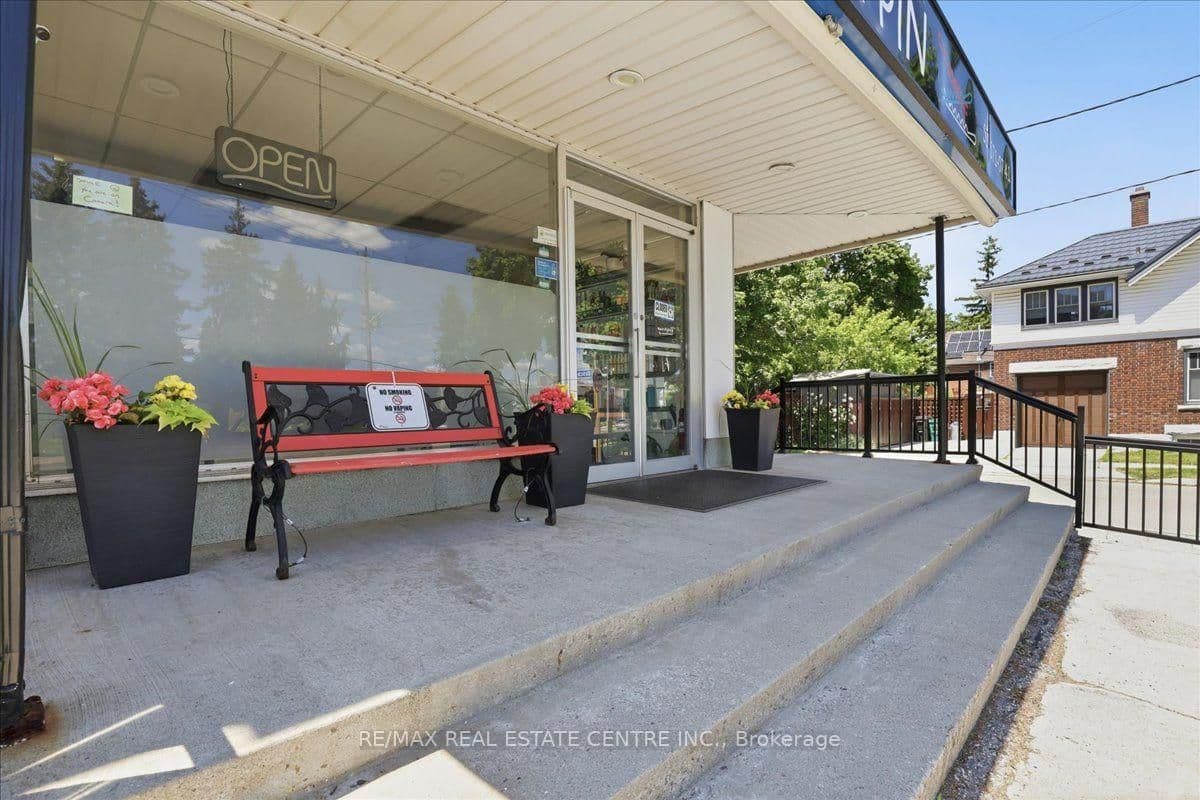744 Queen Street S thumbnail 22
