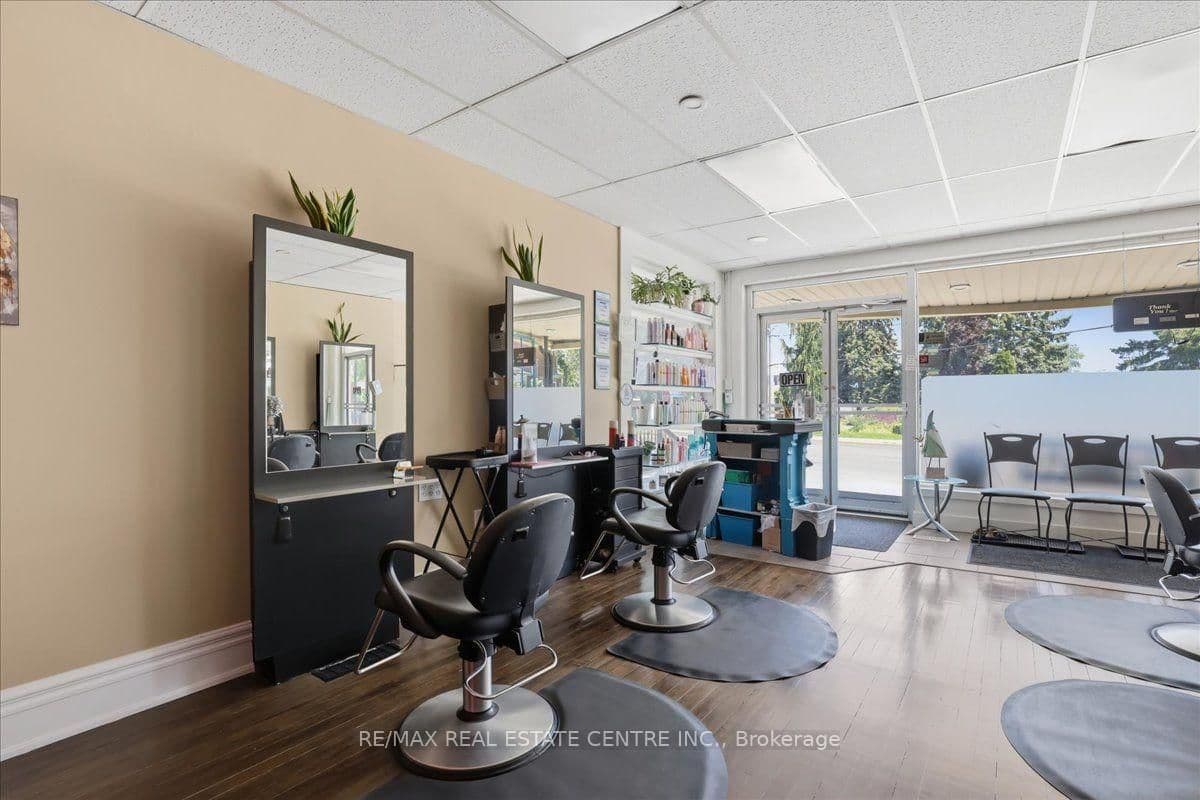 744 Queen Street S thumbnail 24