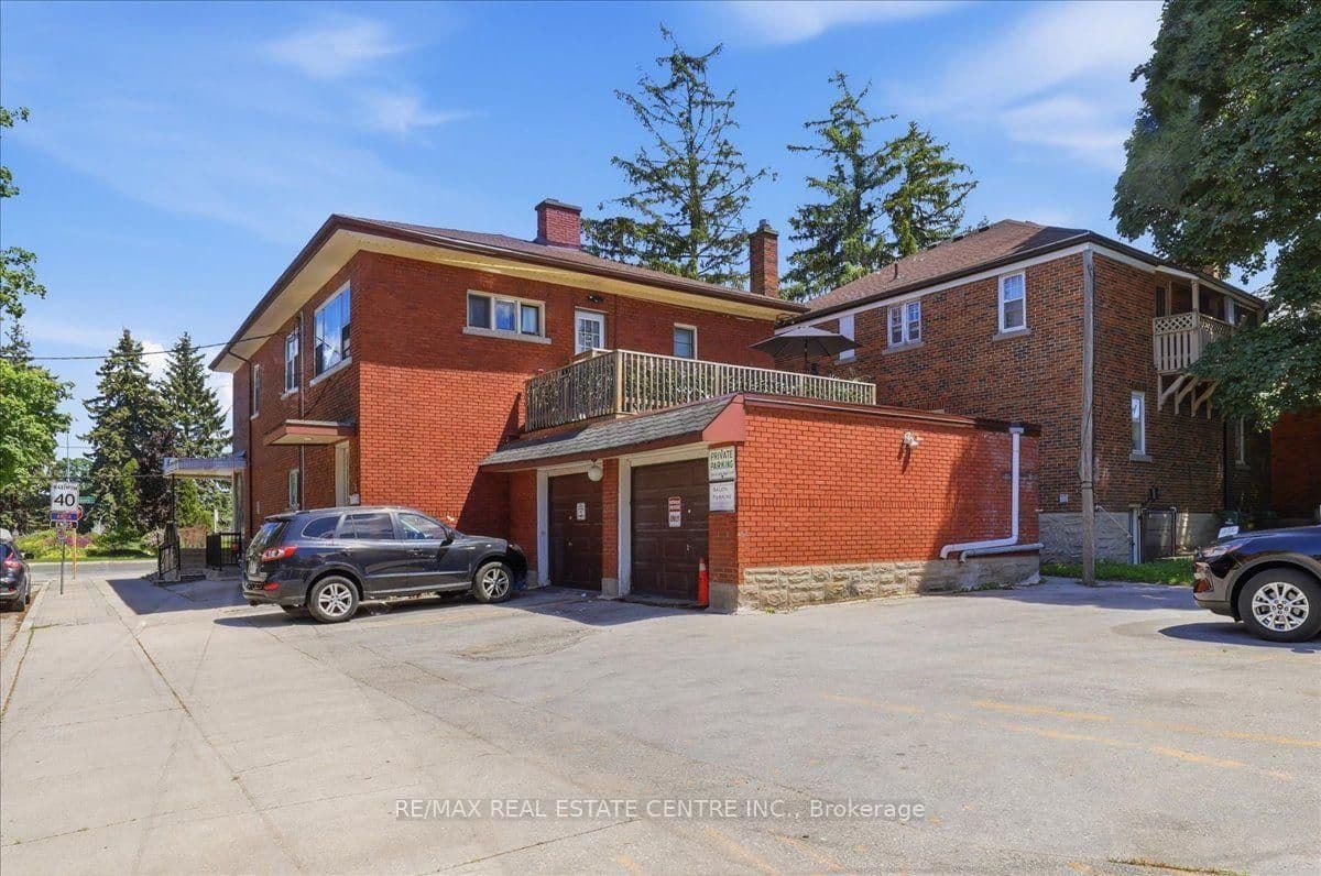 744 Queen Street S thumbnail 5