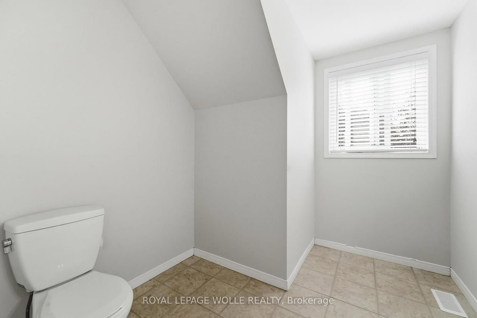 449 Exmoor Street thumbnail 24