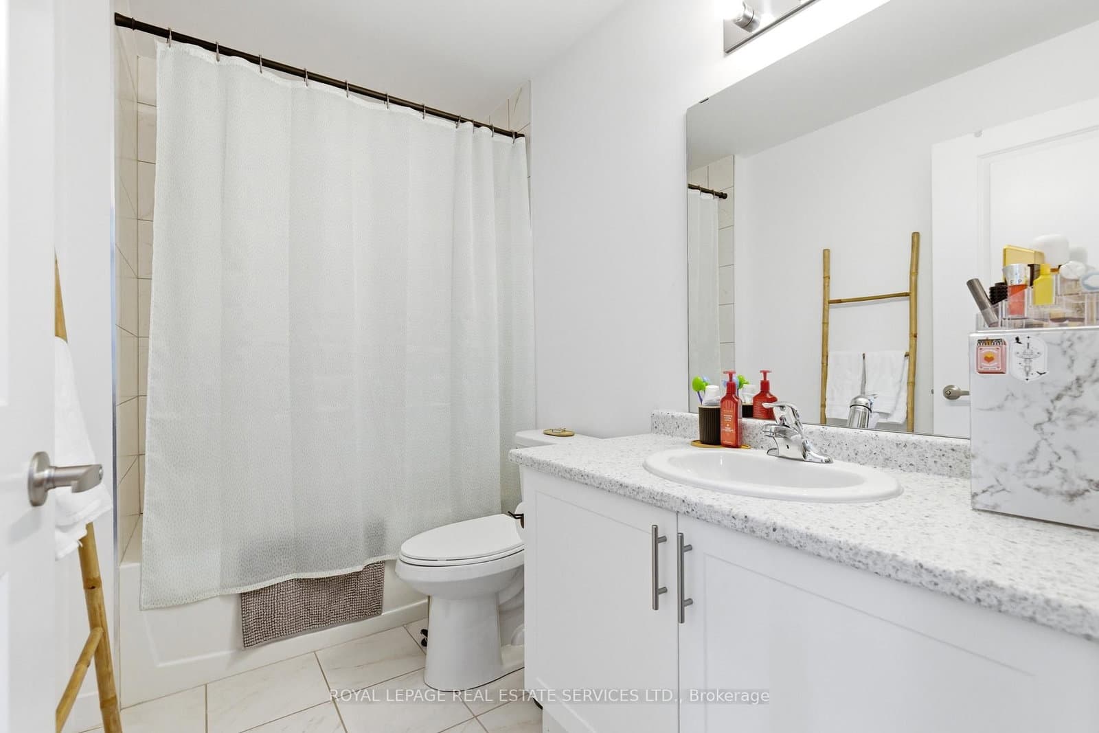 460 Dundas Street E, Unit 221 thumbnail 12