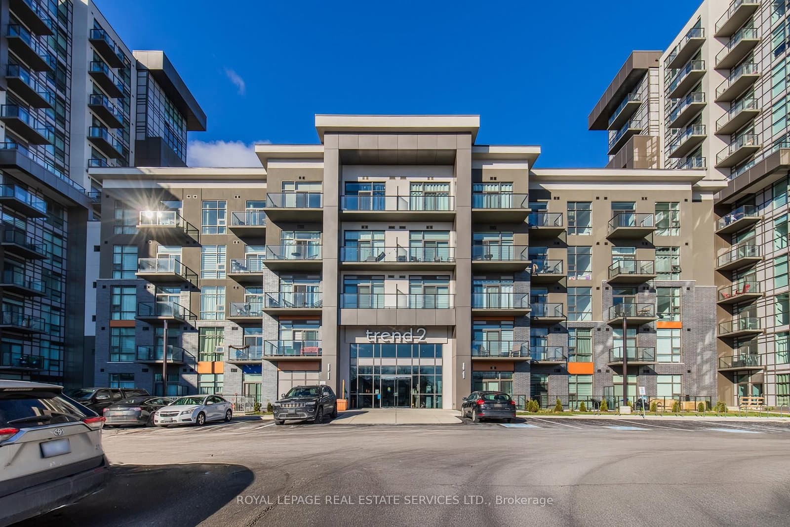 460 Dundas Street E, Unit 221 thumbnail 2