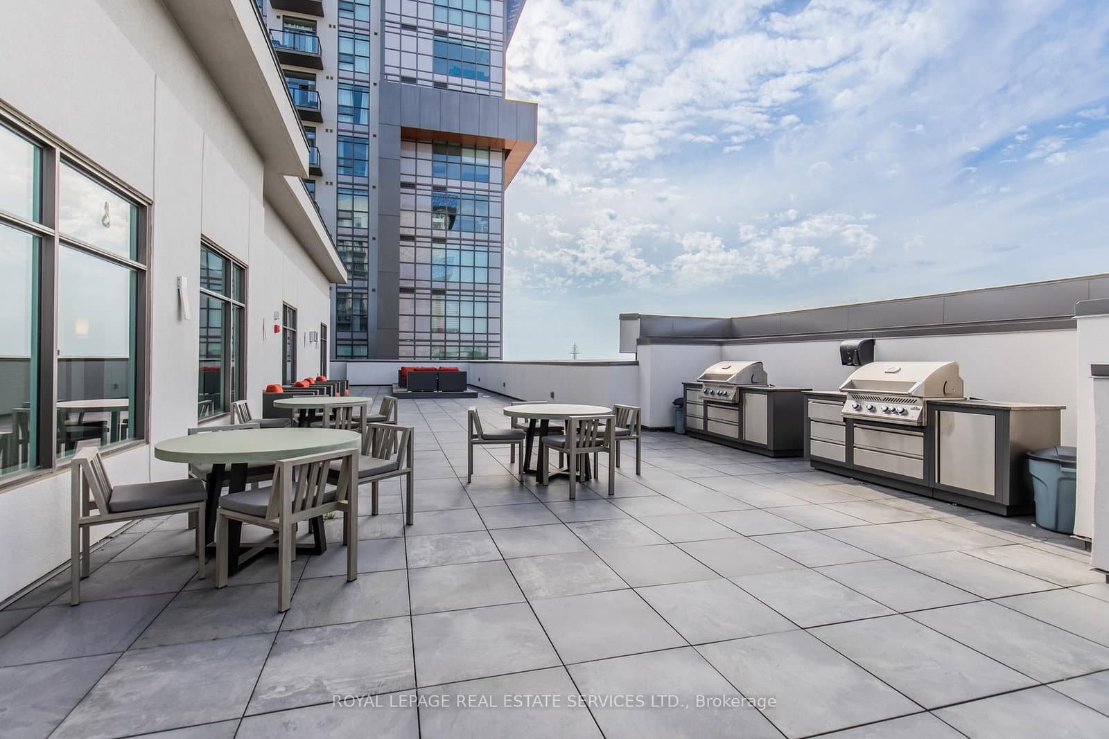 460 Dundas Street E, Unit 221 thumbnail 23