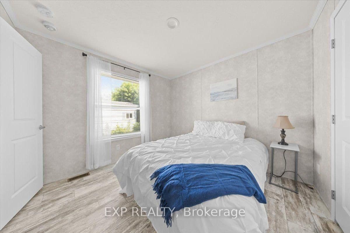 35 Vanier Road thumbnail 22