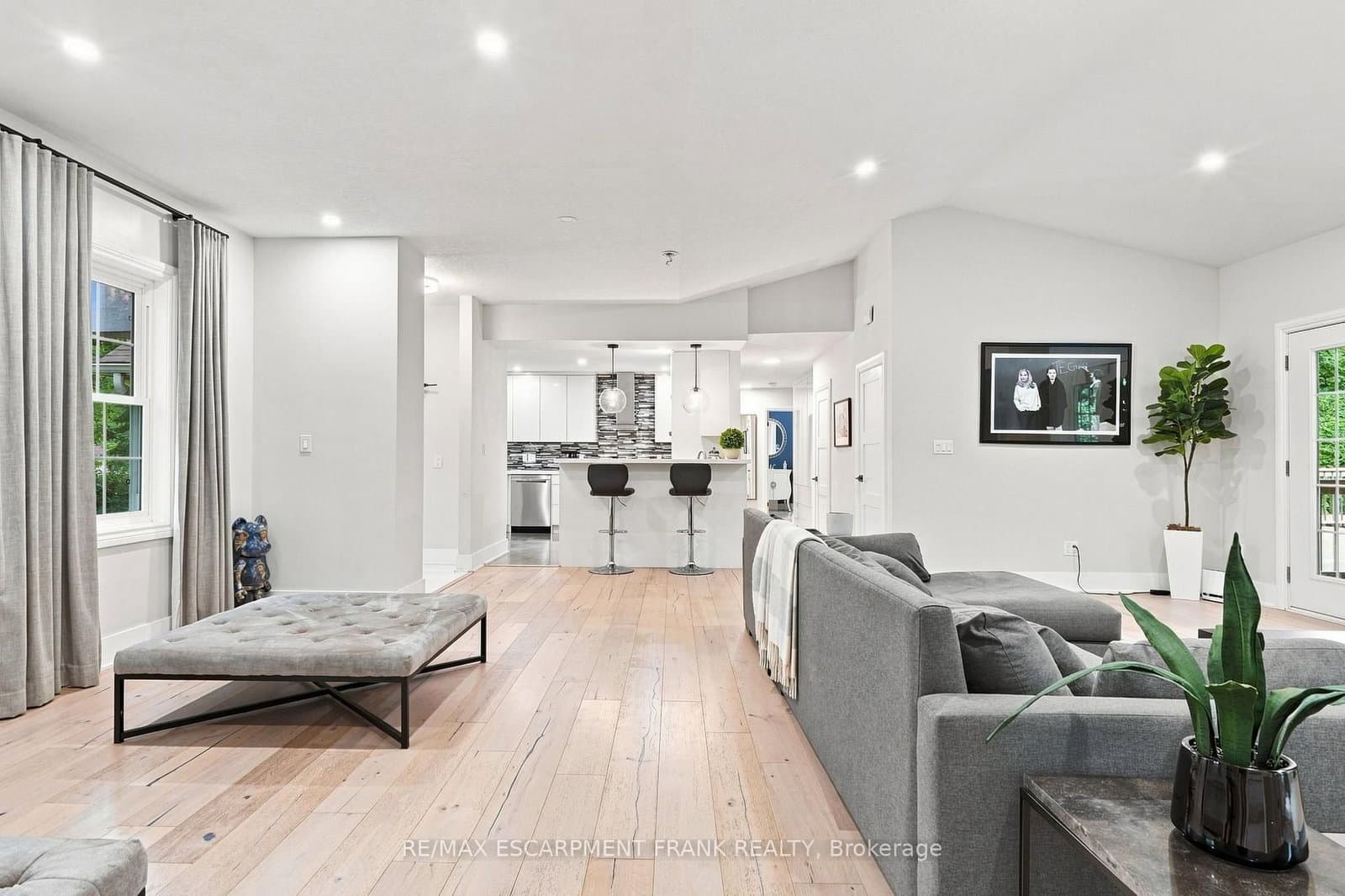 110 Old Ancaster Road thumbnail 12