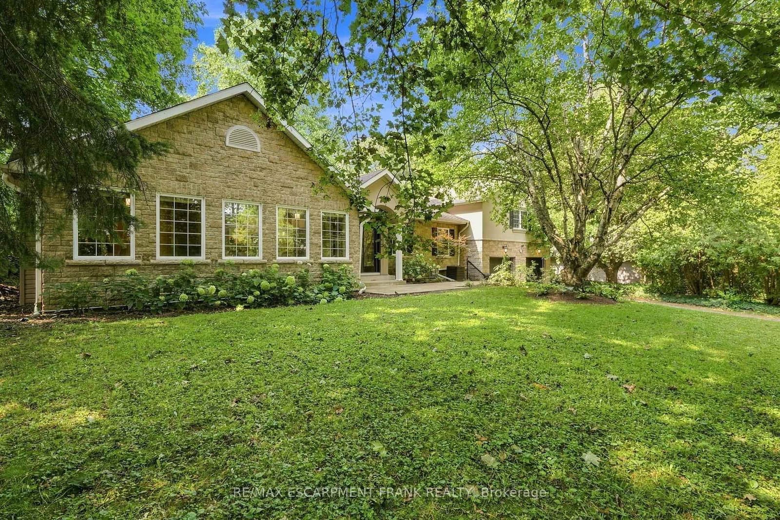 110 Old Ancaster Road thumbnail 2
