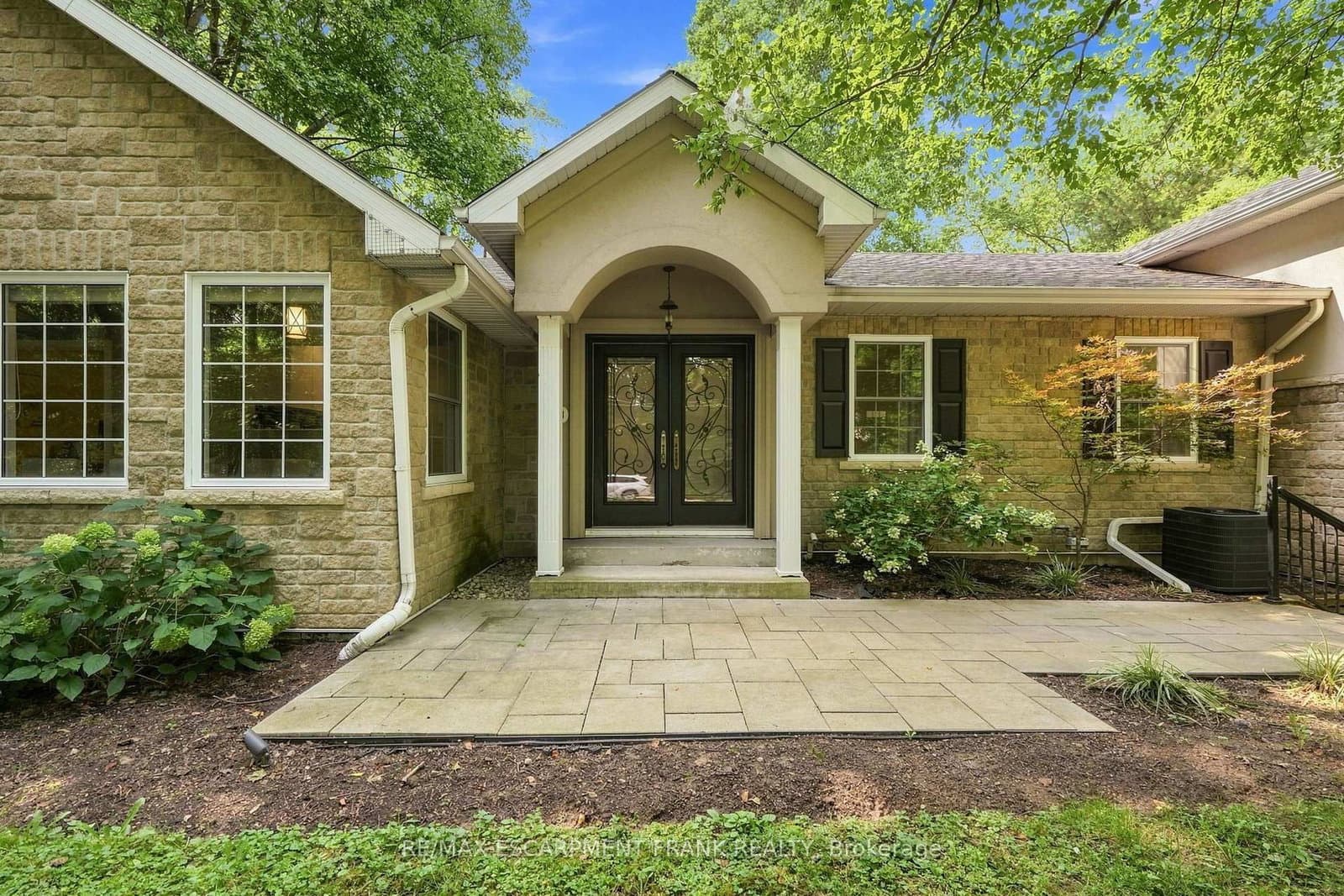 110 Old Ancaster Road thumbnail 4