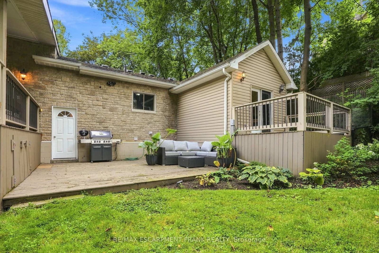 110 Old Ancaster Road thumbnail 92