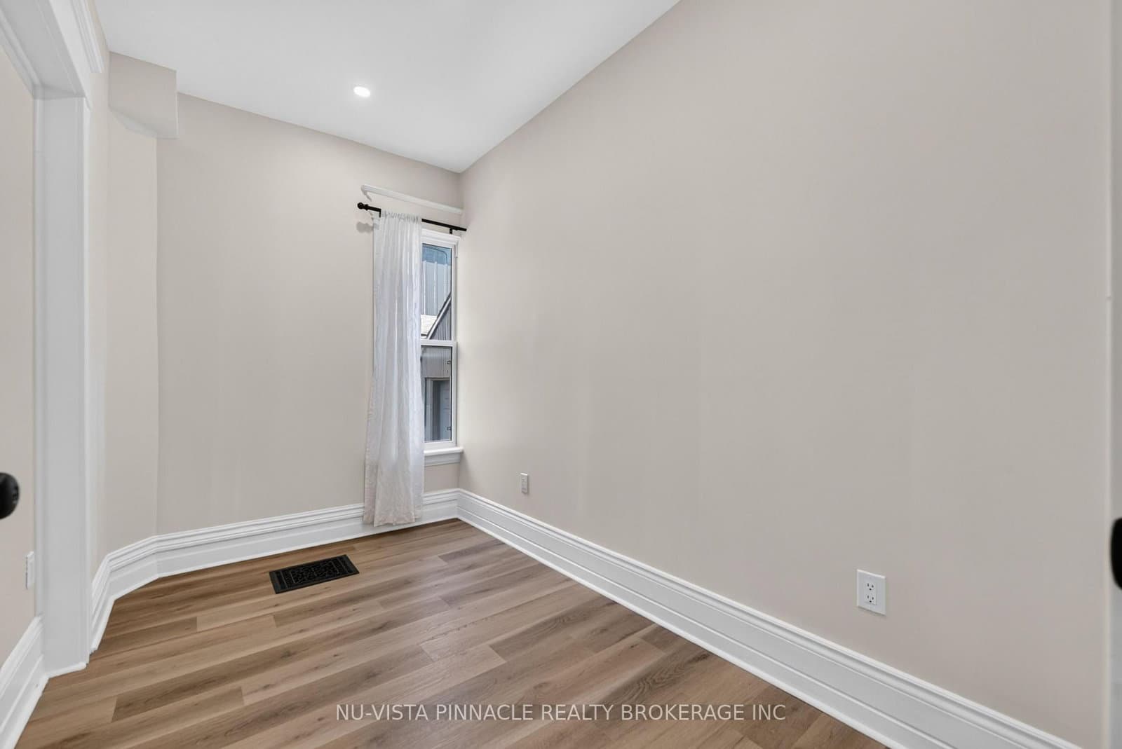 631 Peel Street thumbnail 12