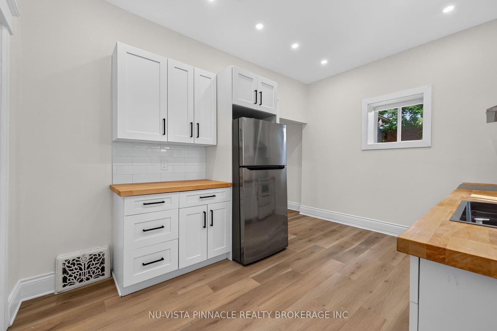 631 Peel Street thumbnail 17