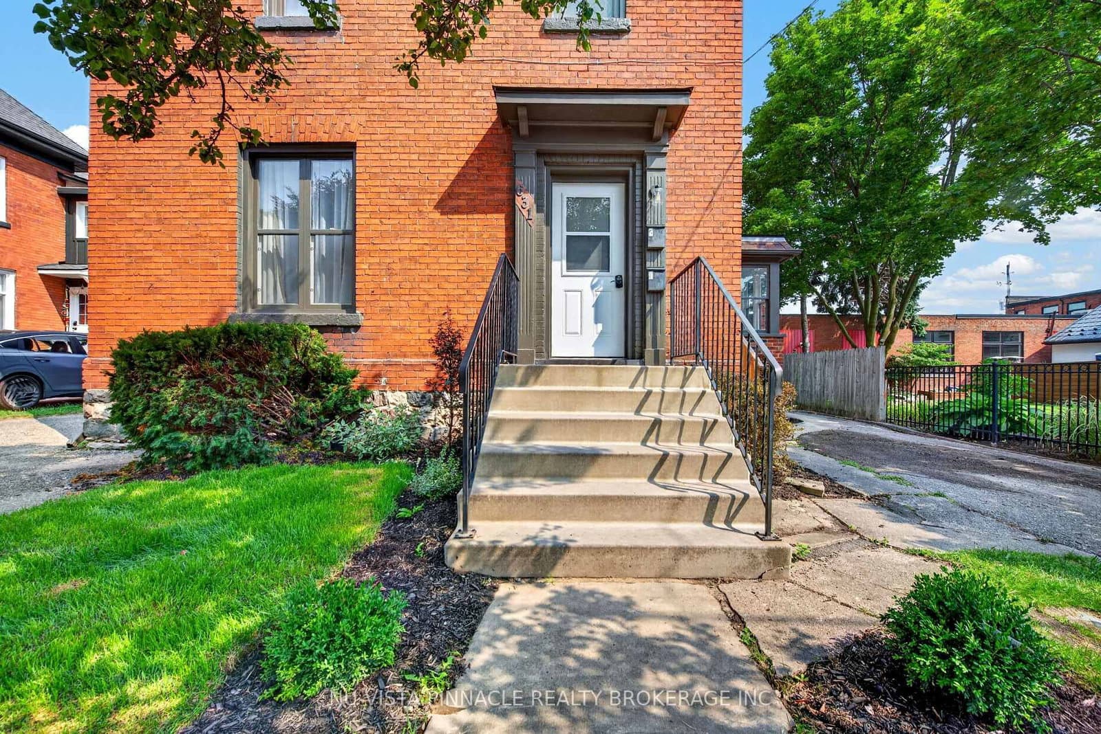 631 Peel Street thumbnail 3