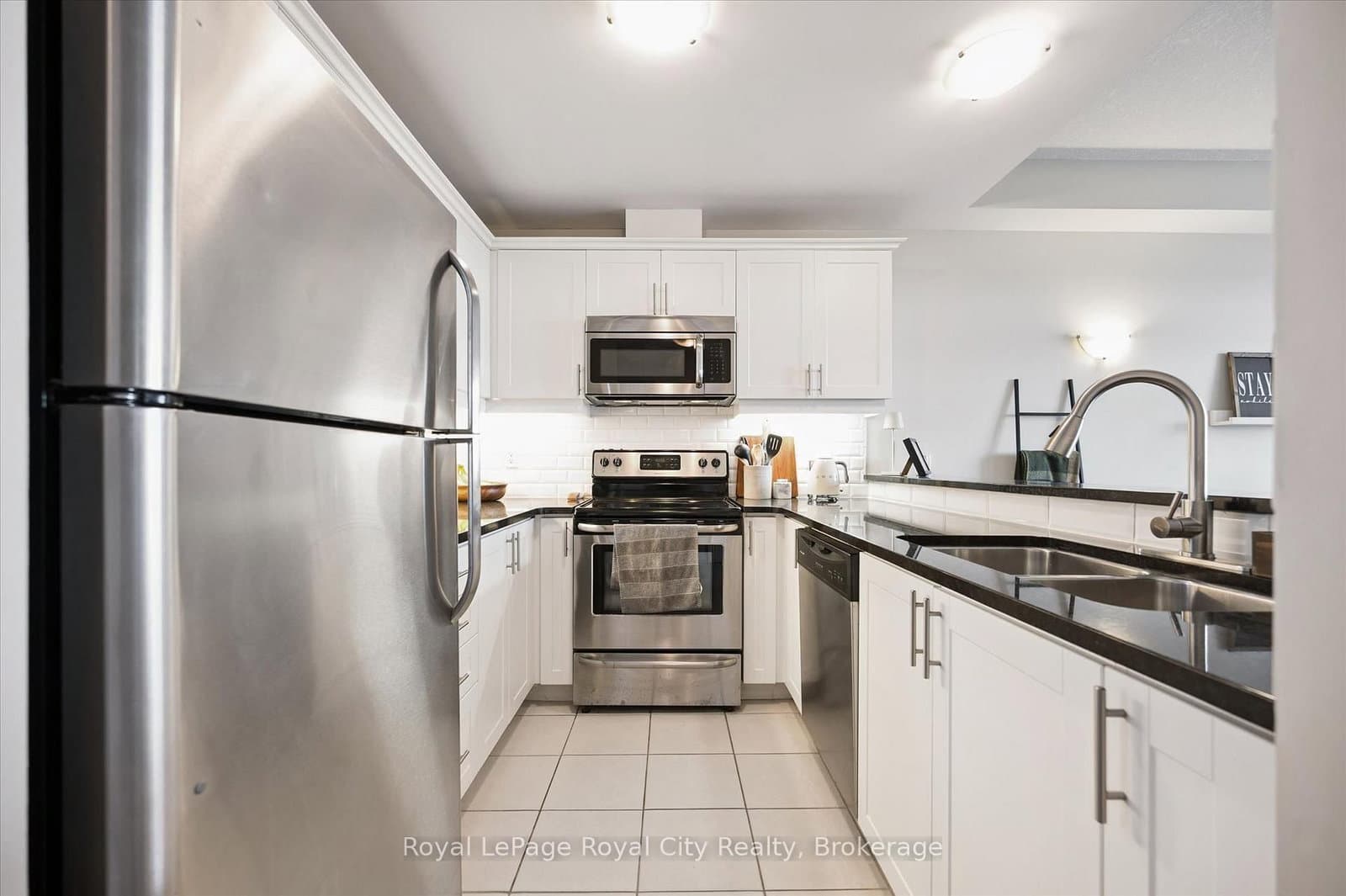 2 Colonial Drive, Unit 403 thumbnail 7