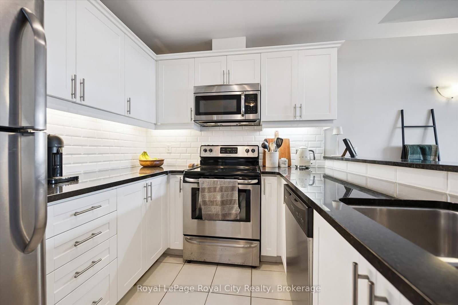 2 Colonial Drive, Unit 403 thumbnail 8