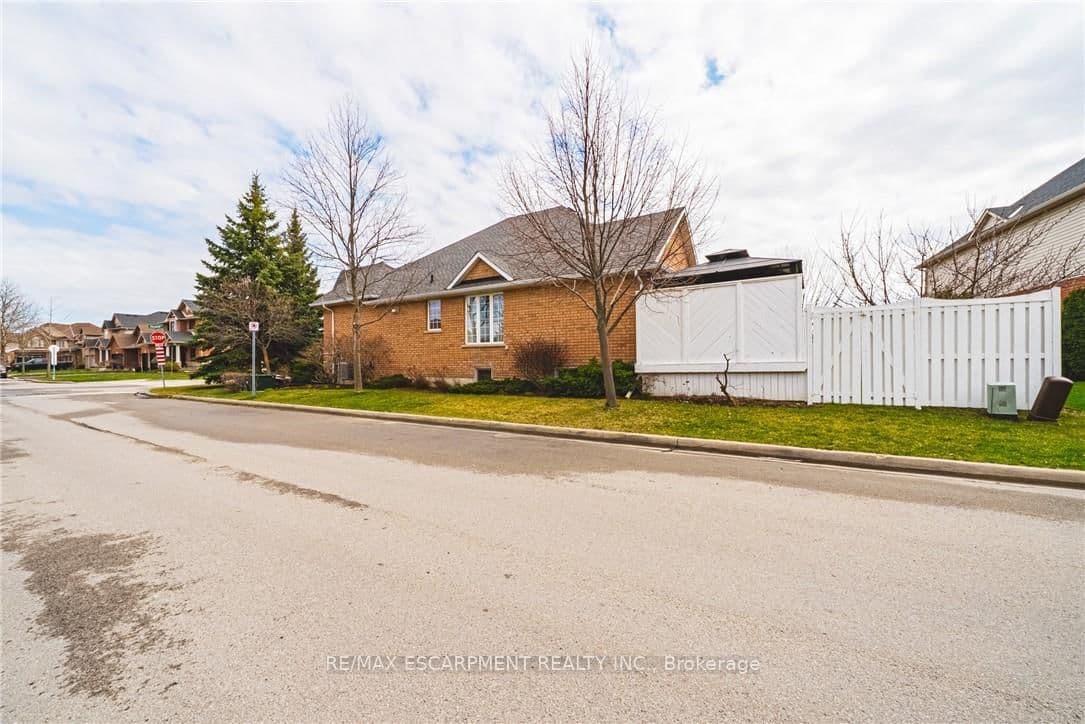 137 PINEHILL Drive thumbnail 5