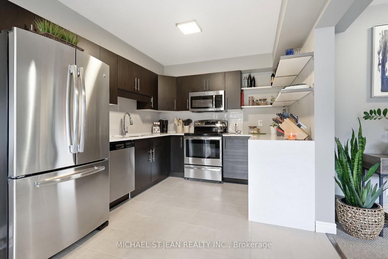 192 Winterberry Boulevard thumbnail 14