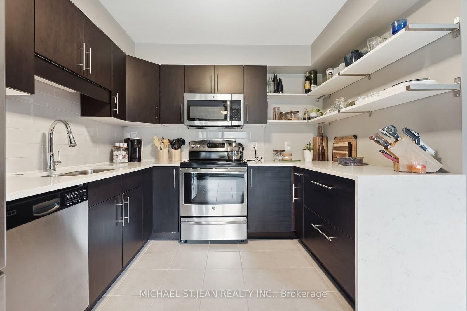 192 Winterberry Boulevard thumbnail 15