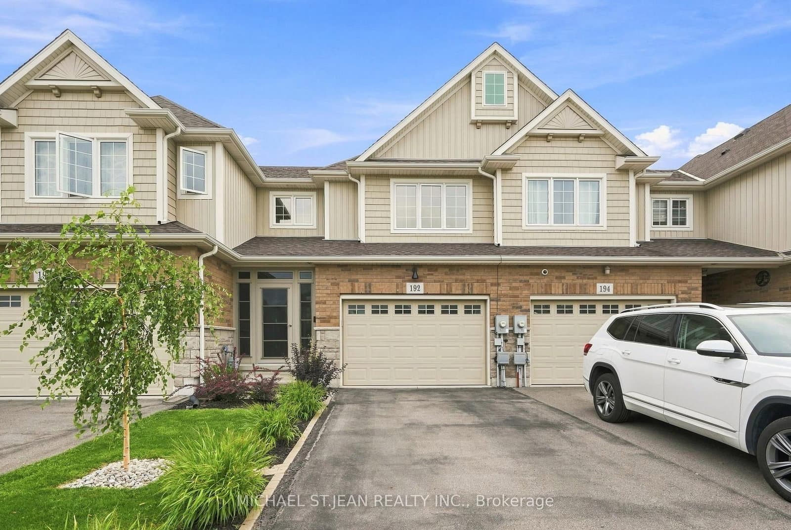 192 Winterberry Boulevard thumbnail 2