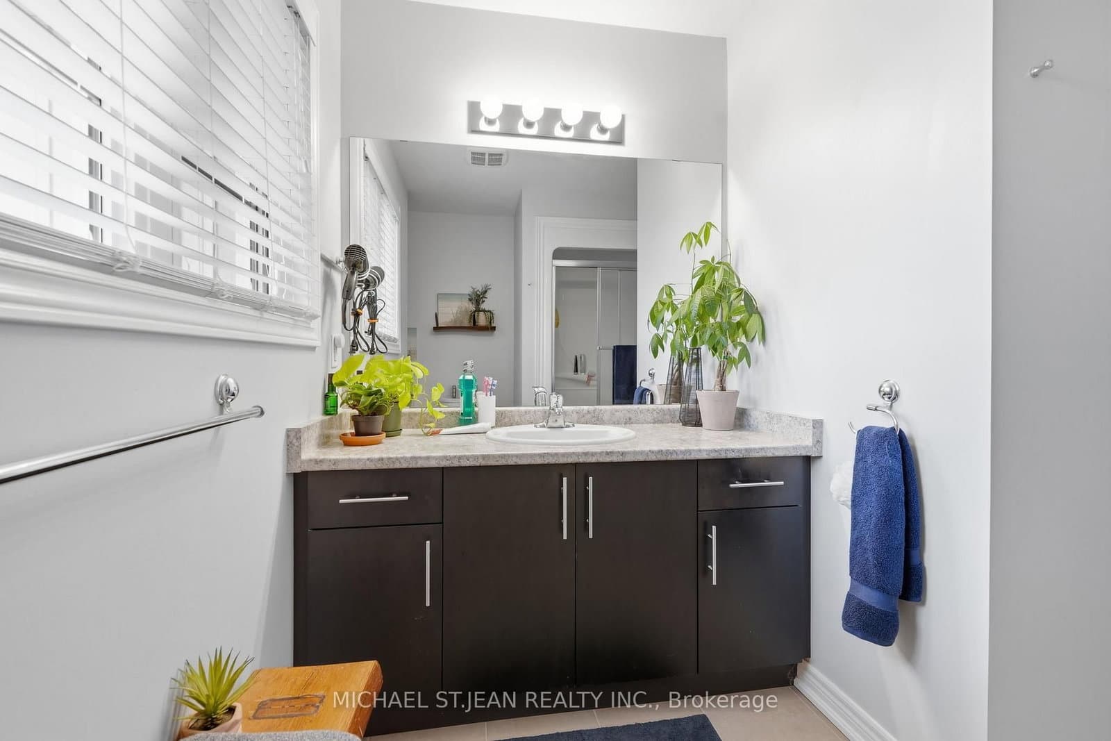 192 Winterberry Boulevard thumbnail 23