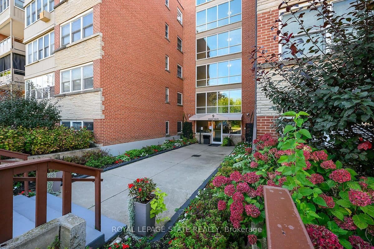 9 Grant Boulevard, Unit 107 thumbnail 2