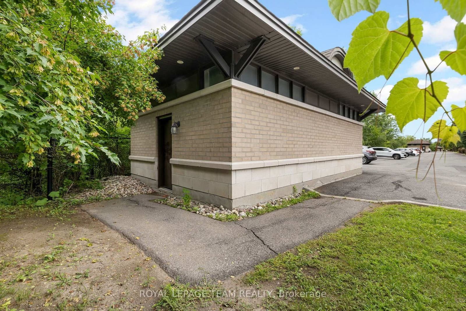 655 Beauparc Private, Unit 104 thumbnail 47