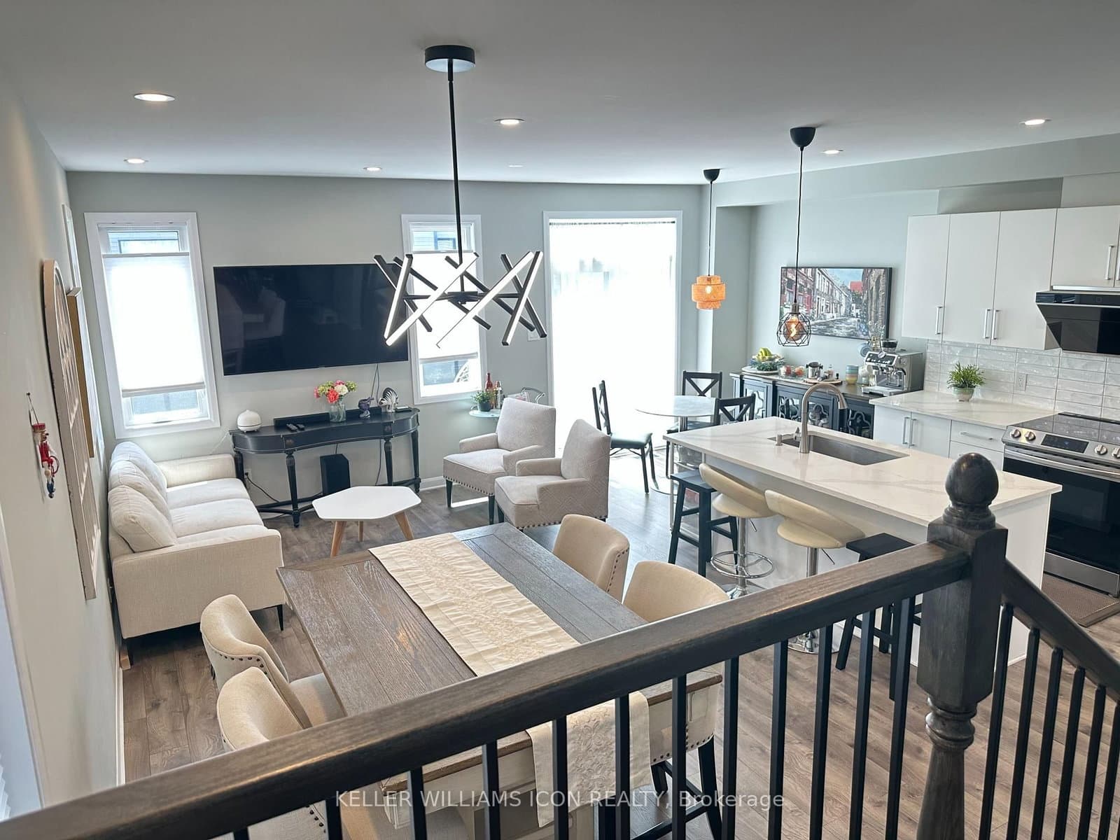 1028 Speedvale Court thumbnail 2