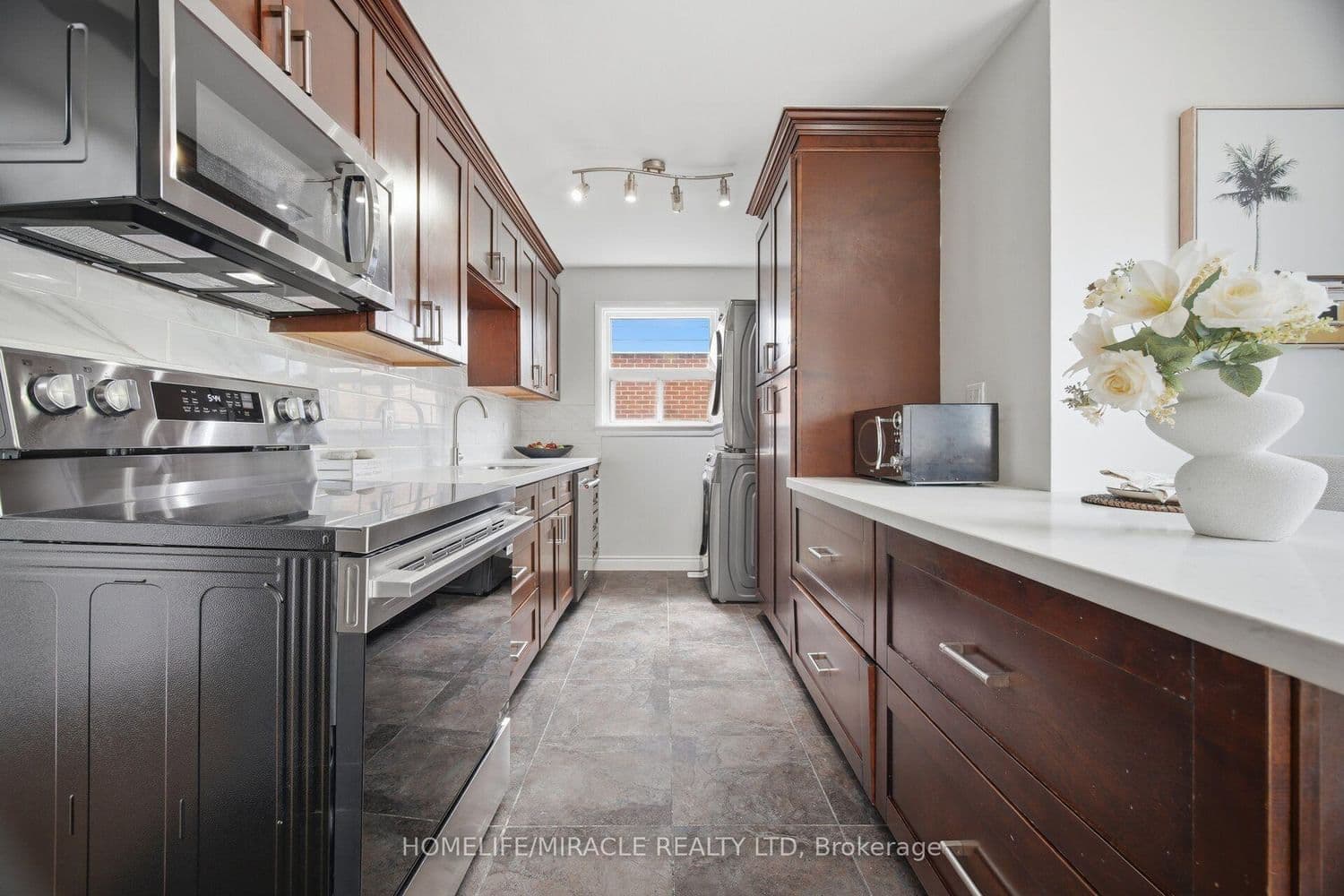 199 Allen Street E thumbnail 16