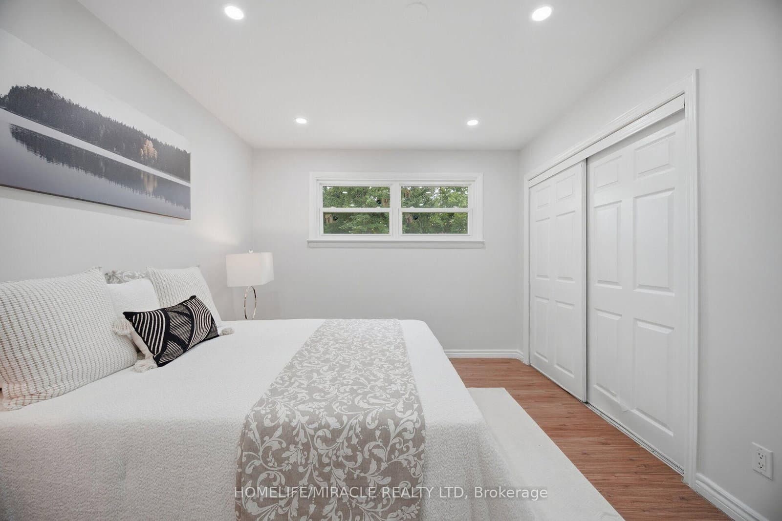 199 Allen Street E thumbnail 23
