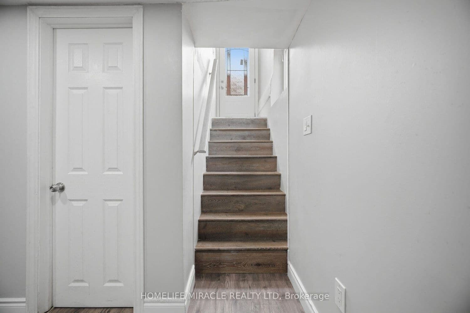 199 Allen Street E thumbnail 32