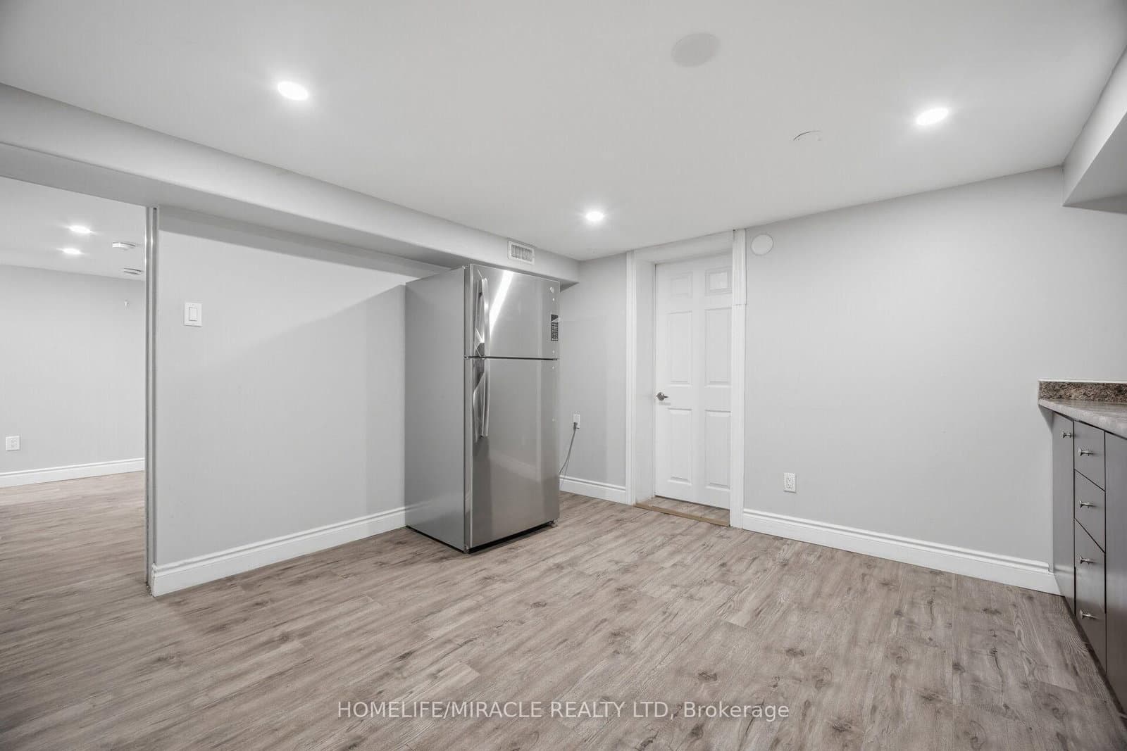 199 Allen Street E thumbnail 37