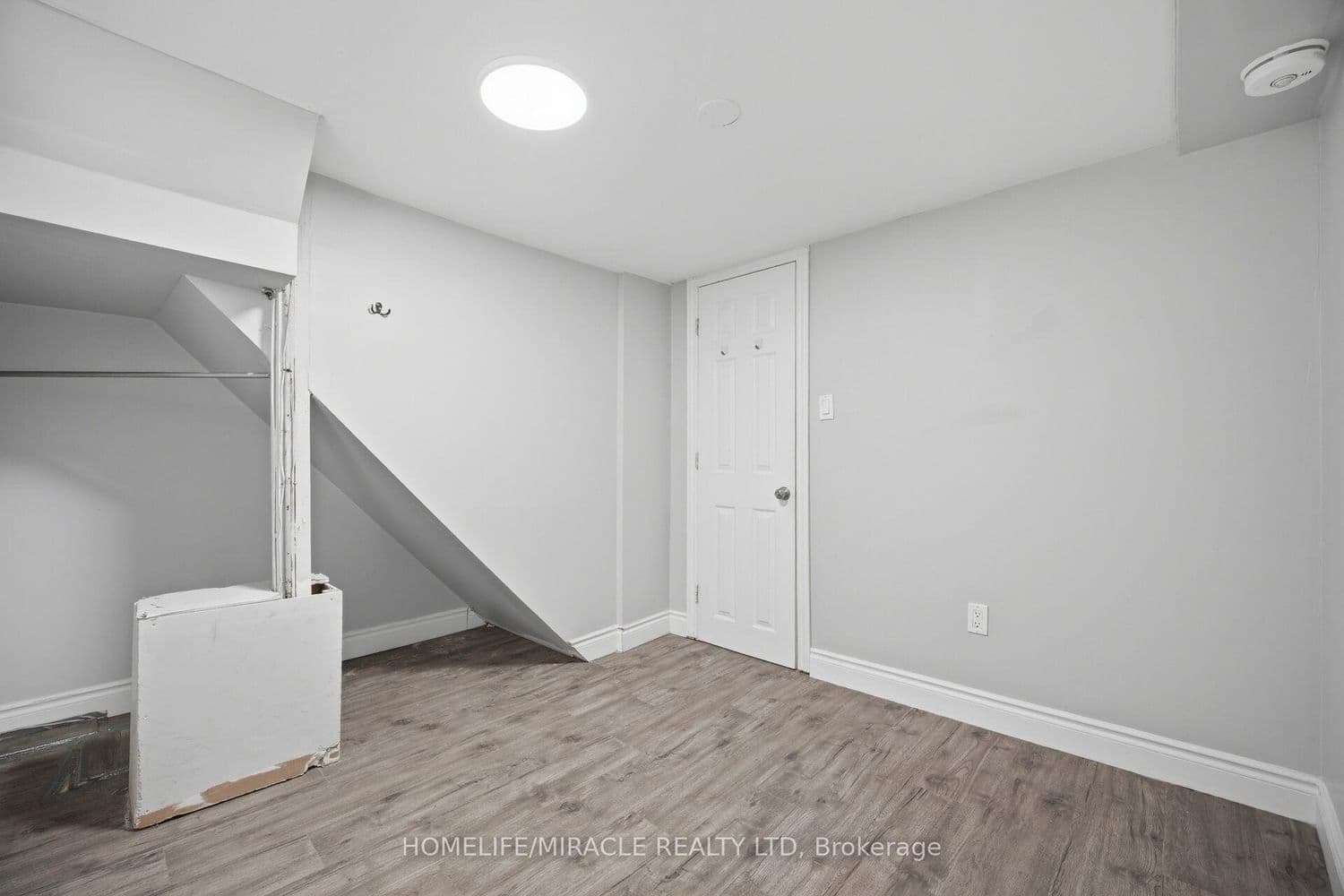 199 Allen Street E thumbnail 45