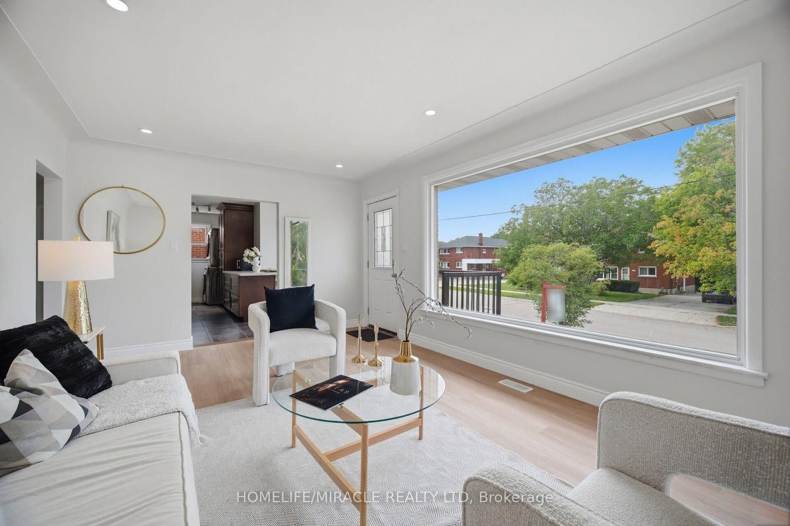 199 Allen Street E thumbnail 9