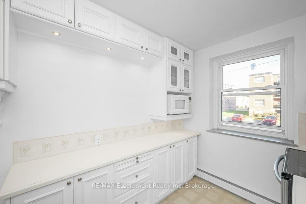 9 Grant Boulevard, Unit 201 thumbnail 16