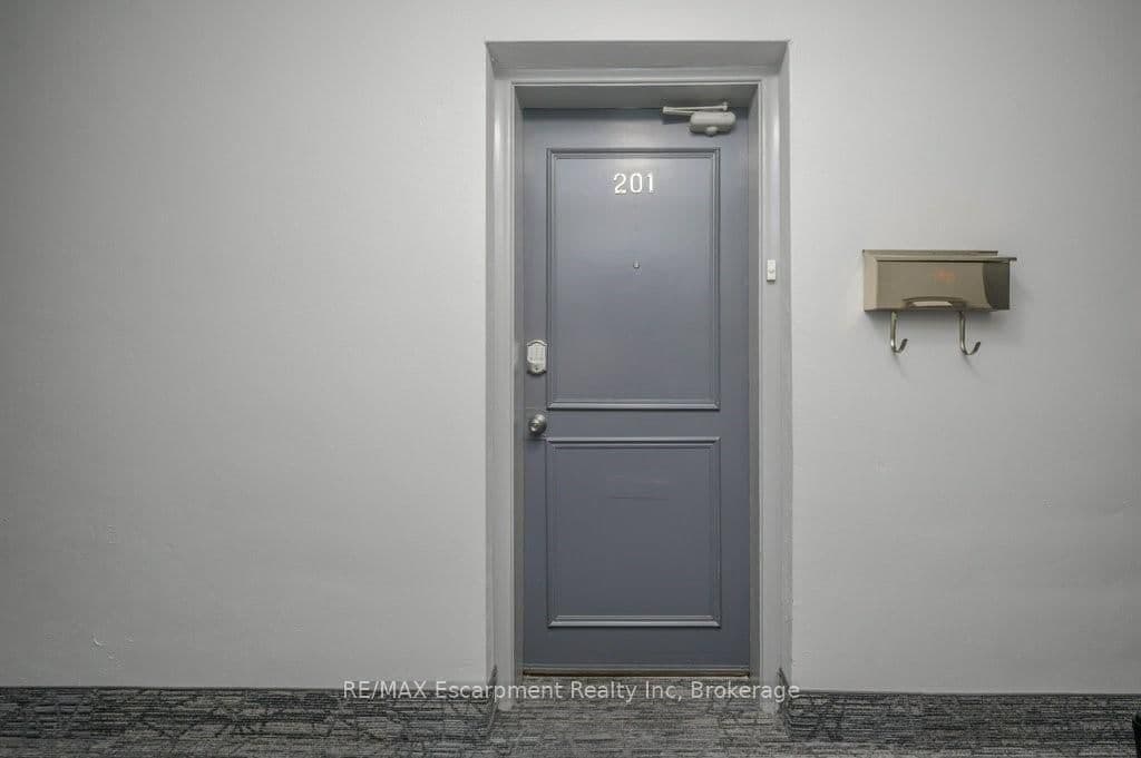 9 Grant Boulevard, Unit 201 thumbnail 4