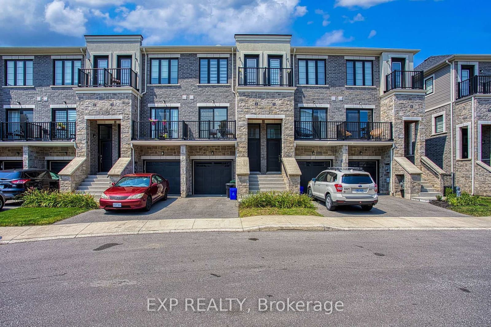 383 Dundas Street E, Unit 4 thumbnail 2