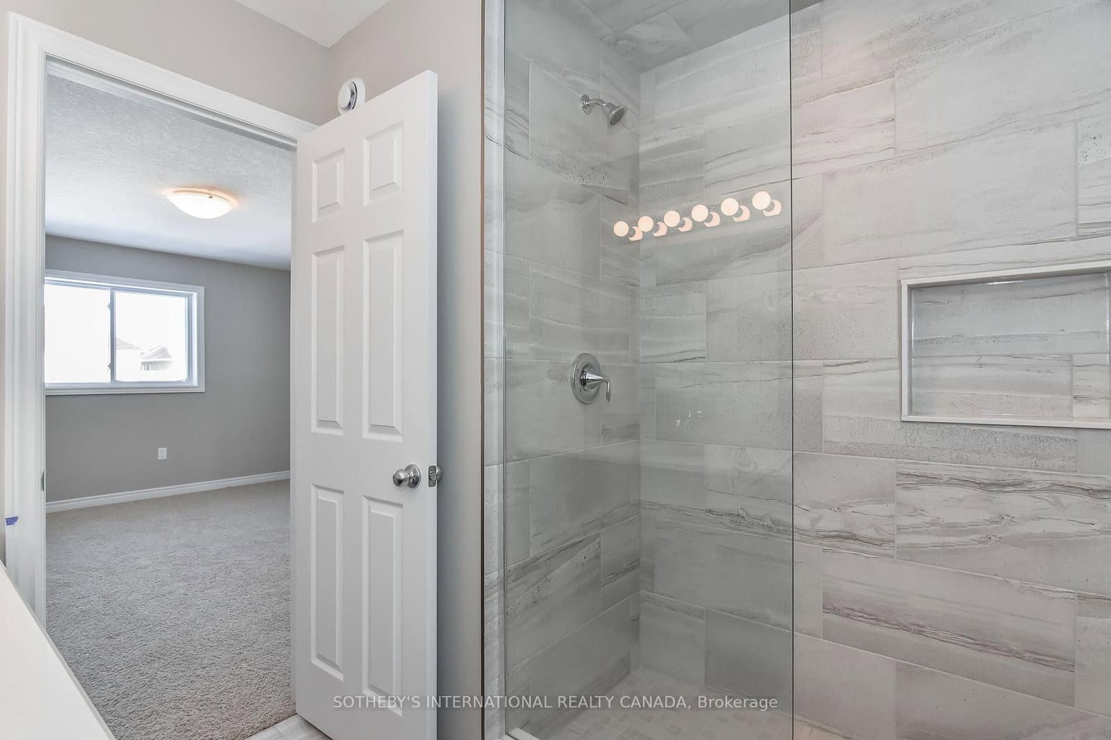 529 Anton Crescent thumbnail 19