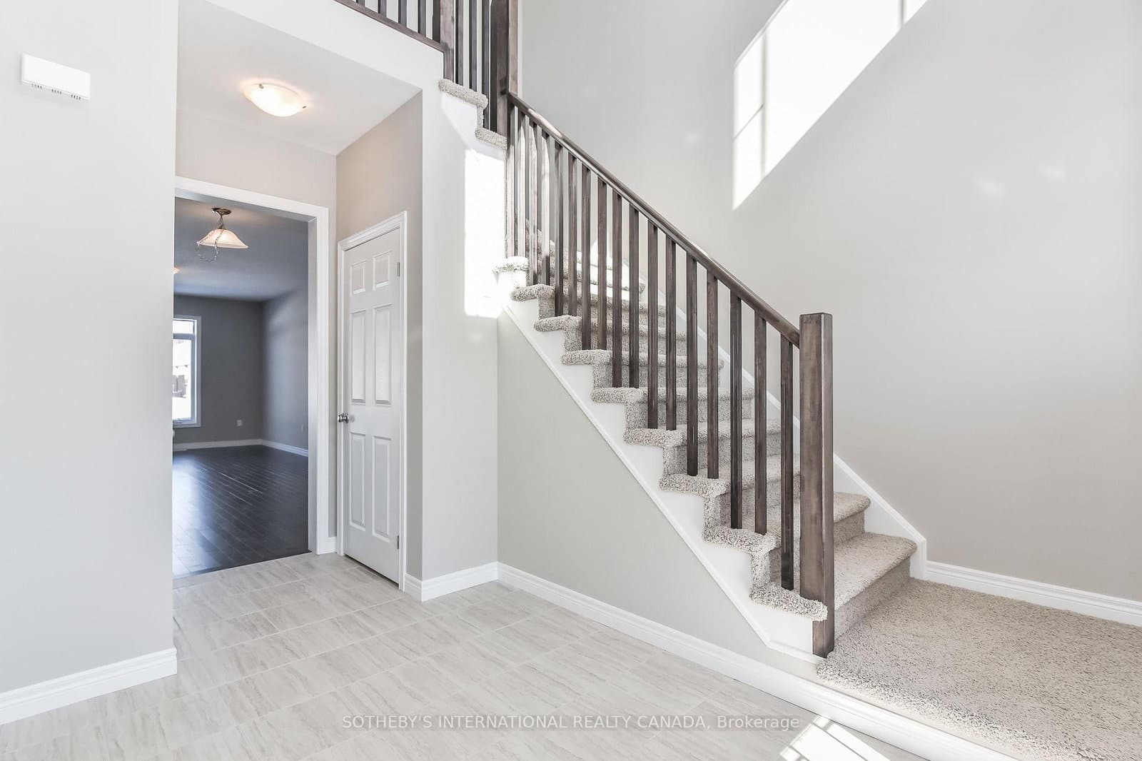 529 Anton Crescent thumbnail 3