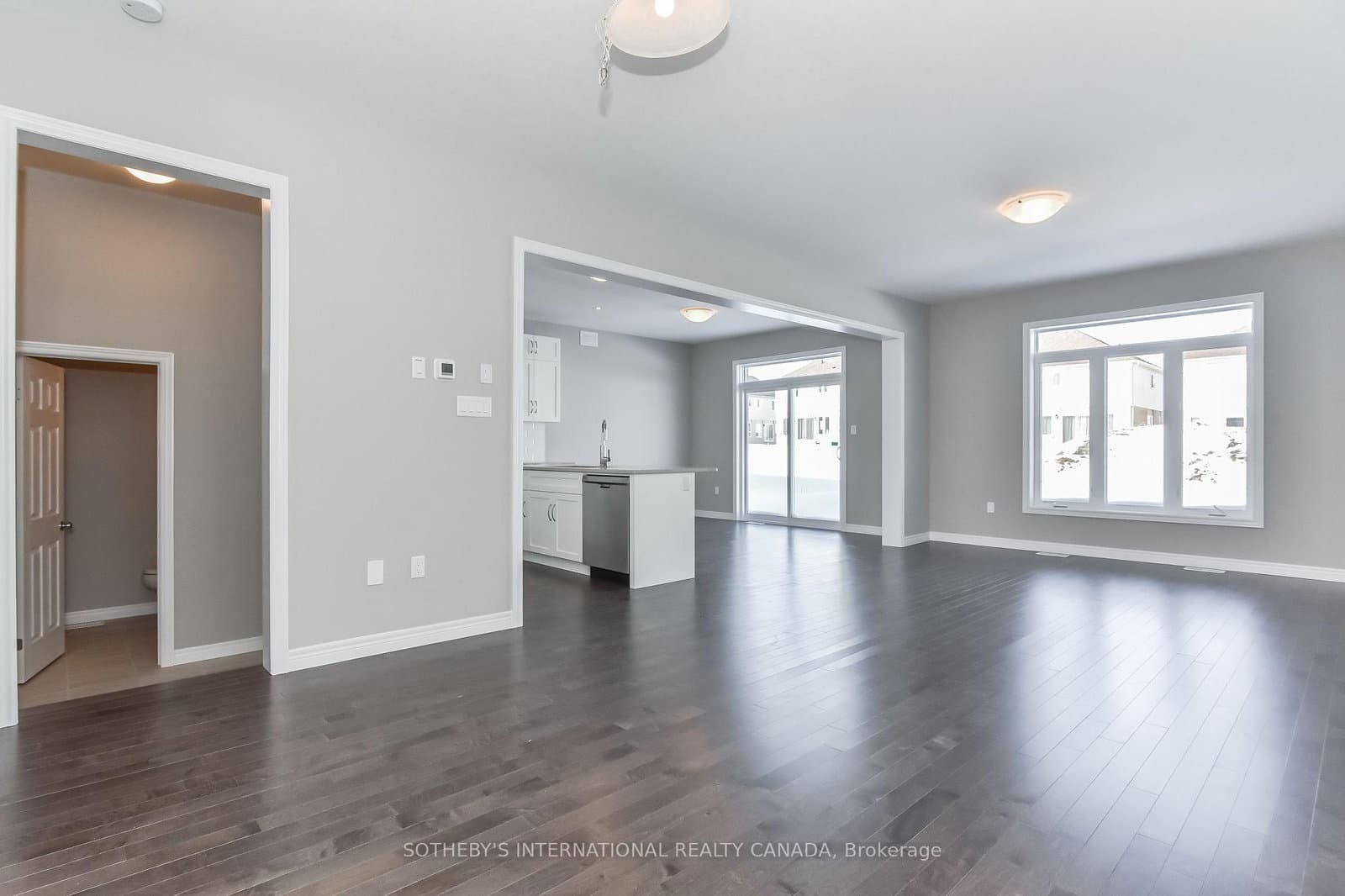 529 Anton Crescent thumbnail 4
