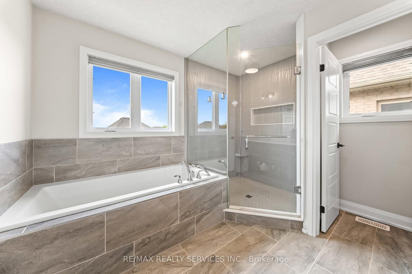 130 Pondcliffe Drive thumbnail 33