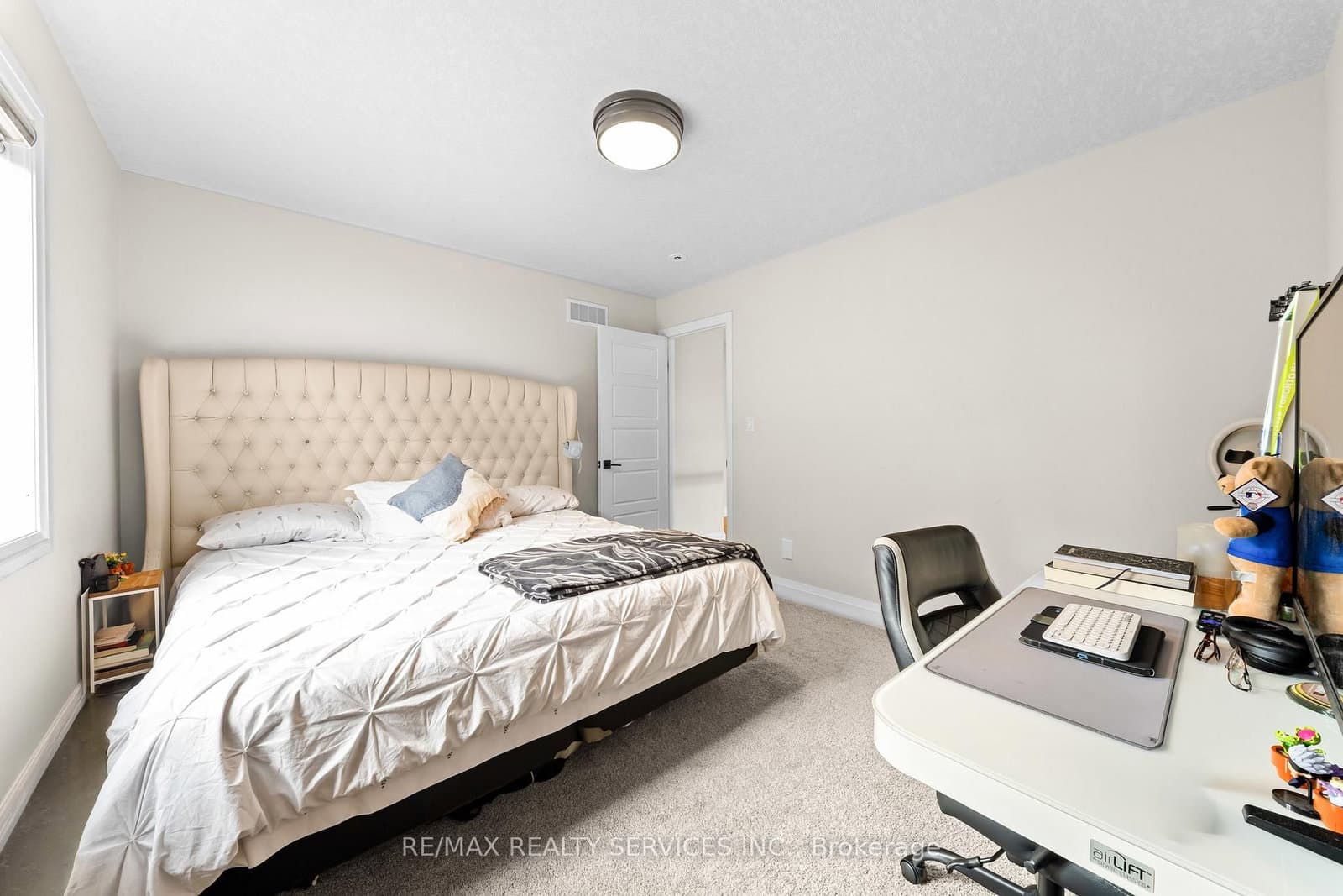 130 Pondcliffe Drive thumbnail 35