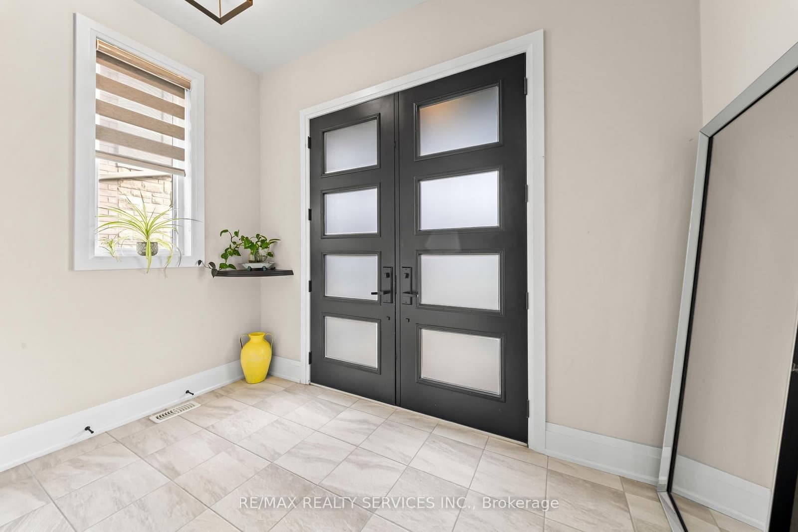 130 Pondcliffe Drive thumbnail 4