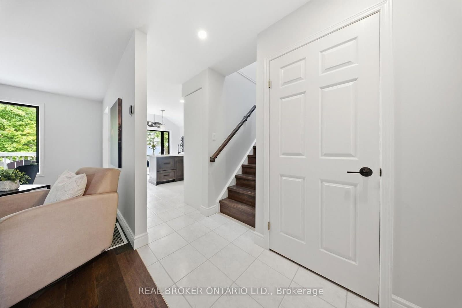 19 Boulder Crescent thumbnail 4