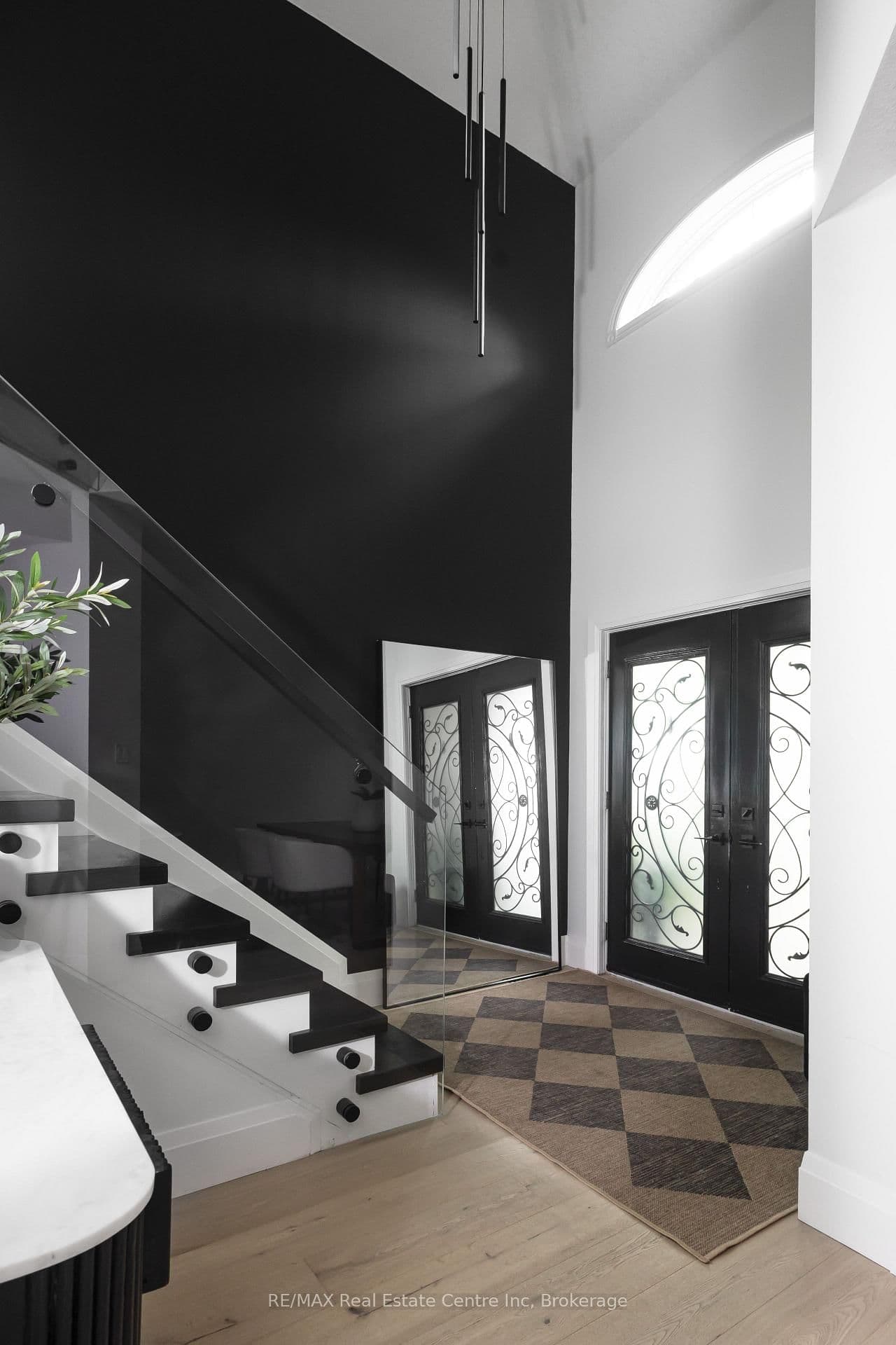 296 Farley Drive S thumbnail 4