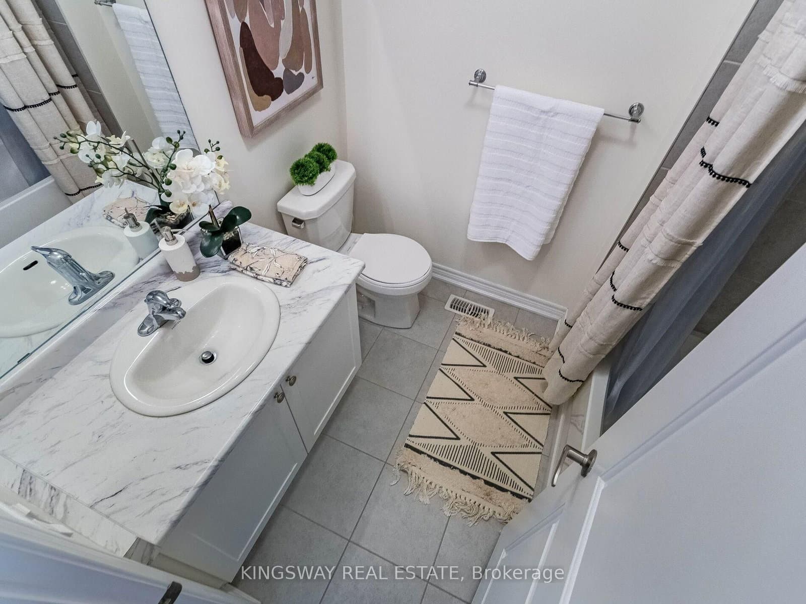 279 Skinner Road N, Unit 2 thumbnail 18