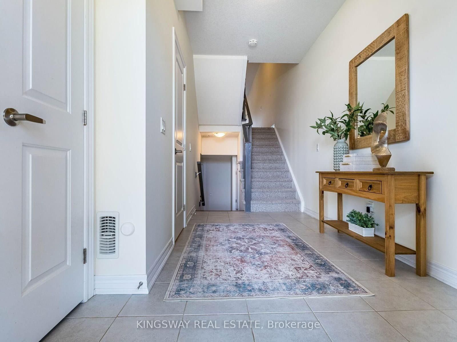 279 Skinner Road N, Unit 2 thumbnail 3